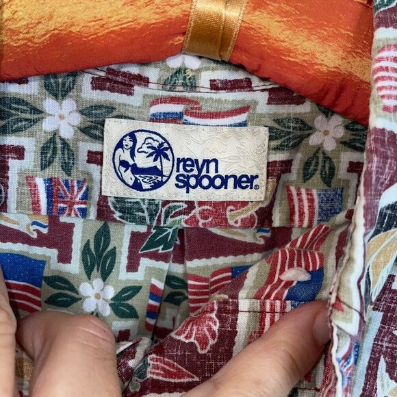 Reyn Spooner Mens Shirt Size XL Multicolor Flag Hawaiian Aloha Short Sleeve - Picture 3 of 8